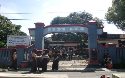 SMP NEGERI 1 ARGAPURA